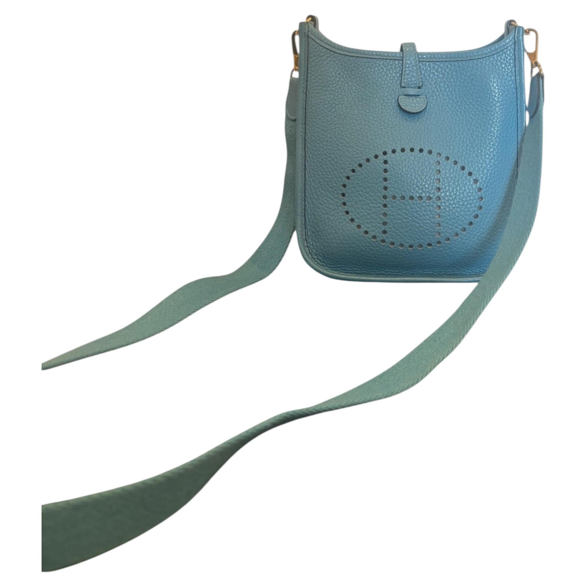How can I adjust a Hermès Evelyne strap?