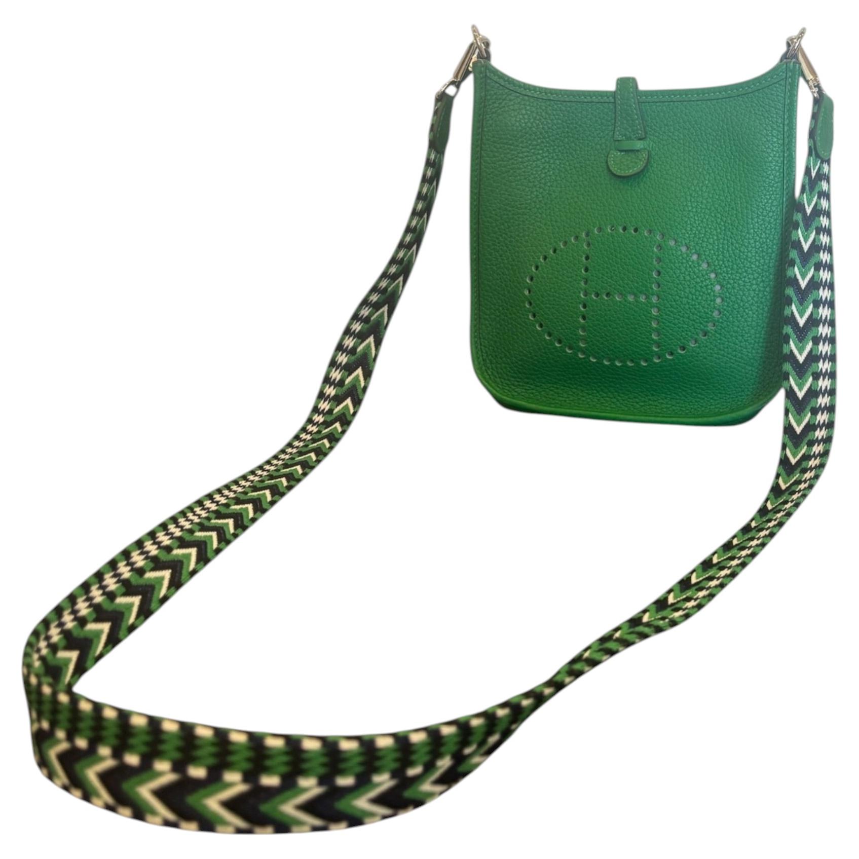 How can I adjust a Hermès Evelyne strap?