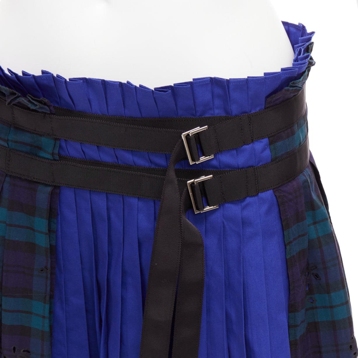 SACAI 2015 blue green plaid cotton eyelets lace asymmetric wrap skirt JP3 L
Reference: CNPG/A00053
Brand: Sacai
Designer: Chitose Abe
Collection: 2015
Material: Cotton
Color: Blue, Green
Pattern: Plaid
Closure: Belt
Lining: Blue Fabric
Extra