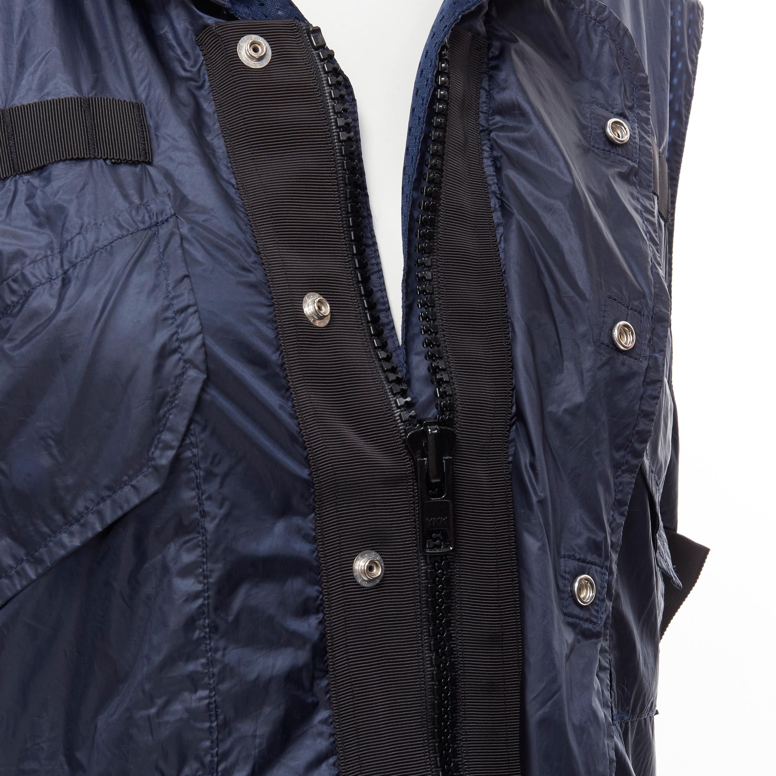 SACAI 2015 navy blue light nylon technical pocket grosgrain zip vest S 
Reference: KNCN/A00016 
Brand: Sacai 
Designer: Chitose Abe 
Collection: 201 
Material: Polyester 
Color: Navy 
Pattern: Solid 
Closure: Zip 
Made in: Japan 

CONDITION: