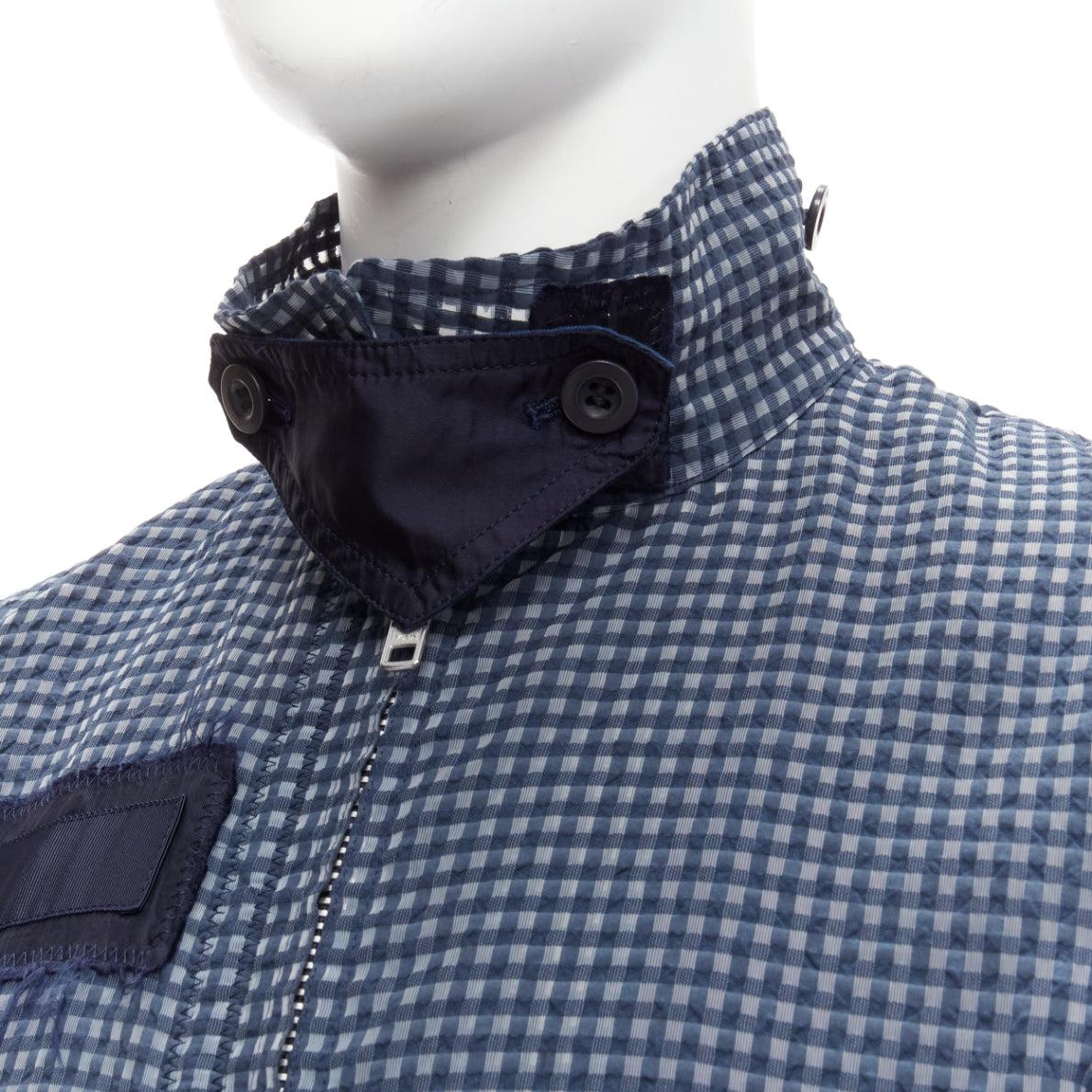 SACAI 2015 navy grey gingham cotton blend high neck bomber jacket JP3 L
Reference: CAWG/A00263
Brand: Sacai
Designer: Chitose Abe
Collection: 2015
Material: Cotton, Blend
Color: Navy, Grey
Pattern: Gingham
Closure: Zip
Lining: Navy Fabric
Extra