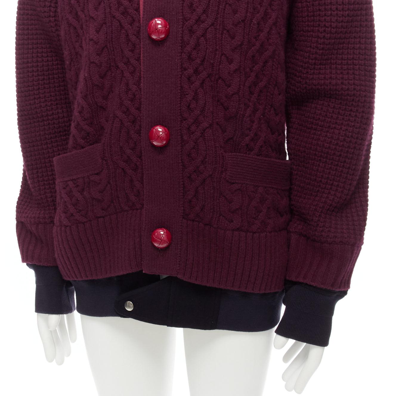 SACAI 2016 burgundy 100% wool cable knit layered hem cardigan JP3 L
Reference: CAWG/A00299
Brand: Sacai
Designer: Chitose Abe
Collection: 2016
Material: Wool
Color: Burgundy, Navy
Pattern: Solid
Closure: Button
Lining: Blue Fabric
Extra Details: