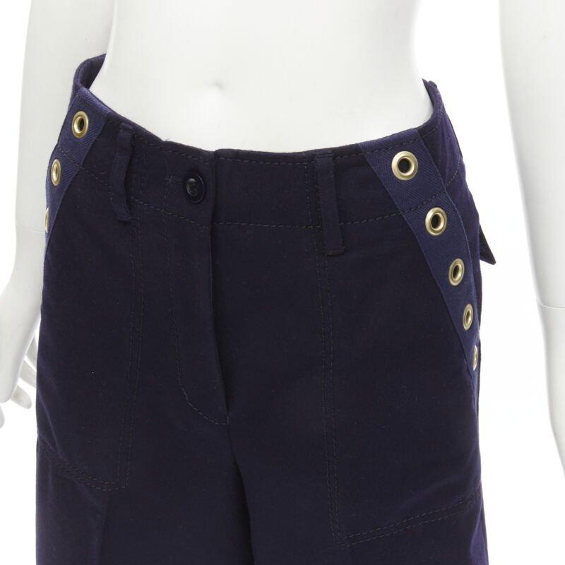 SACAI 2016 lana azul marino con ojales dorados y tachuelas Pantalón culotte de pernera ancha JP2 M
Referencia: KNLM/A00189
Marca: Sacai
Diseñadora: Chitose Abe
Colección: 2016
Material: Lana
Color: Azul marino
Patrón: Sólido
Cierre: