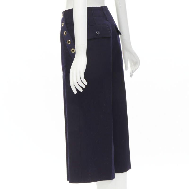 SACAI 2016 lana azul marino con ojales dorados y tachuelas Pantalón culotte de pernera ancha JP2 M en venta 1