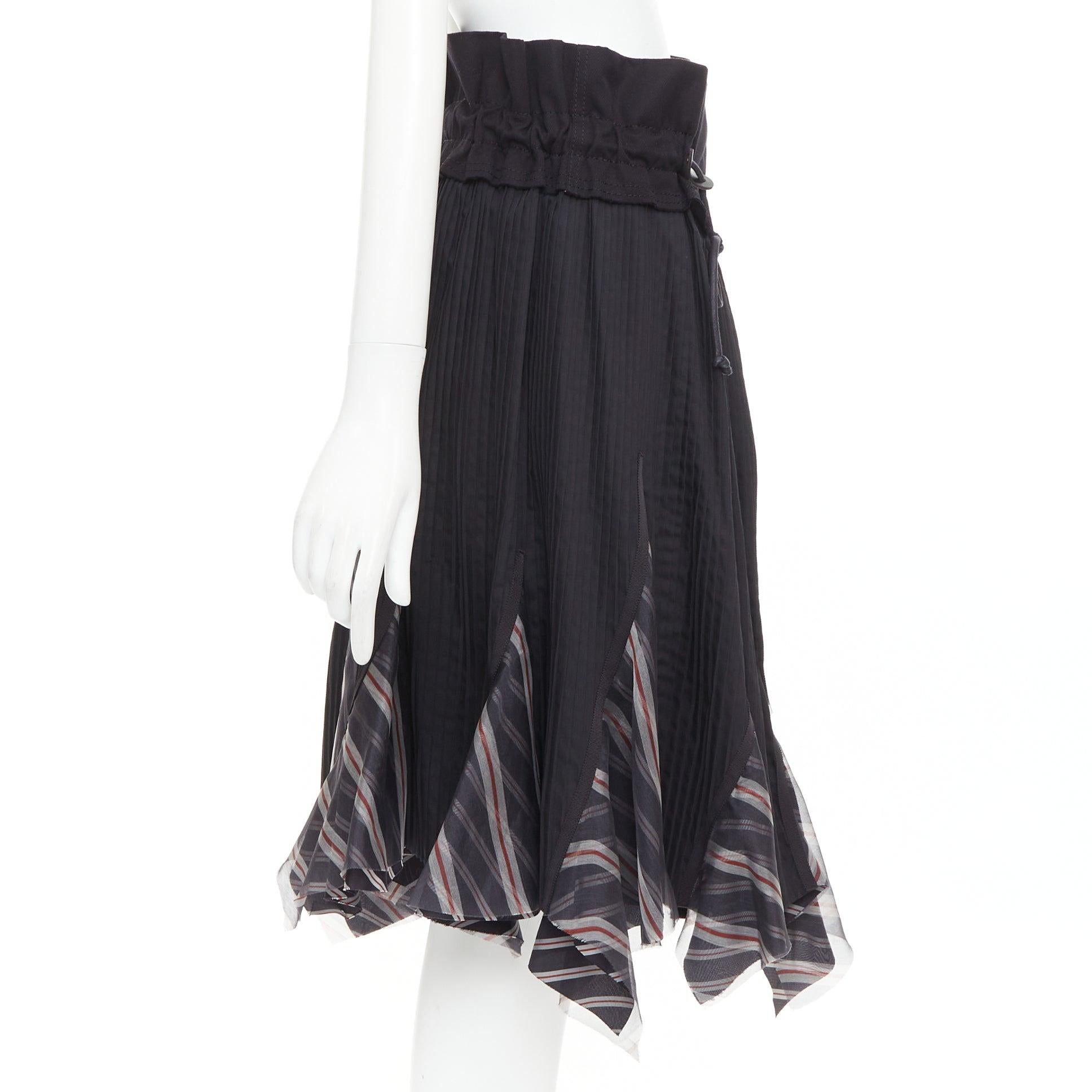 SACAI 2017 black plisse cowhide trim striped flare wrap knee skirt JP1 S en Excelente estado para la venta en Hong Kong, NT