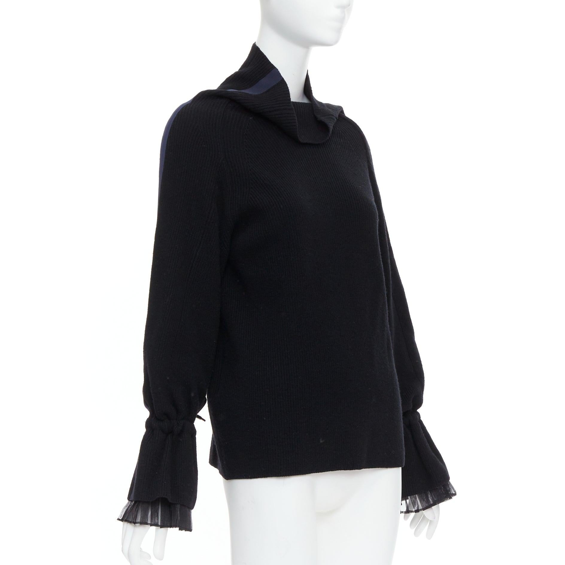 Noir Sacai 2017 top à col roulé en laine mélangée noire et bordée de bleu marine JP1 S en vente
