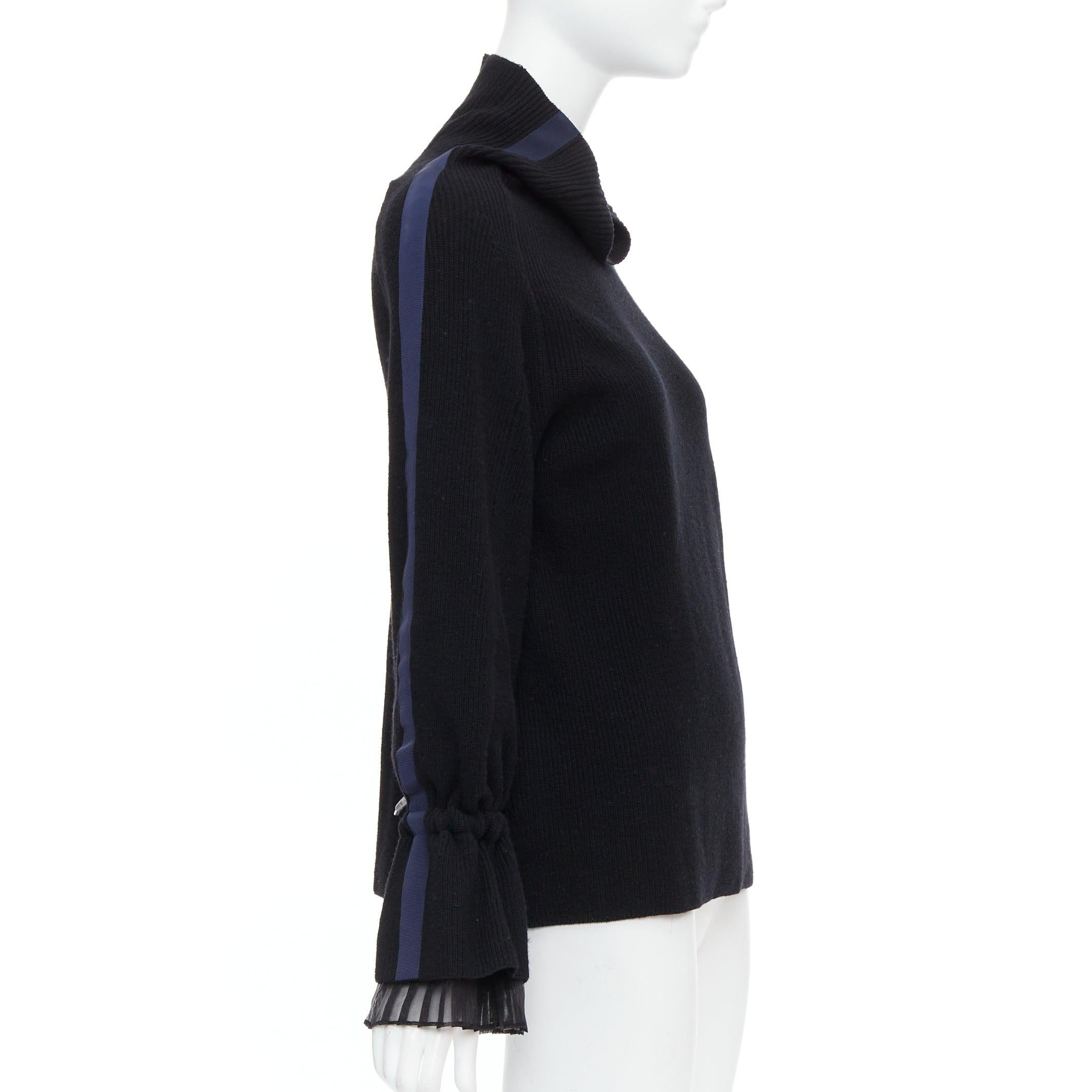 Sacai 2017 top à col roulé en laine mélangée noire et bordée de bleu marine JP1 S Excellent état - En vente à Hong Kong, NT
