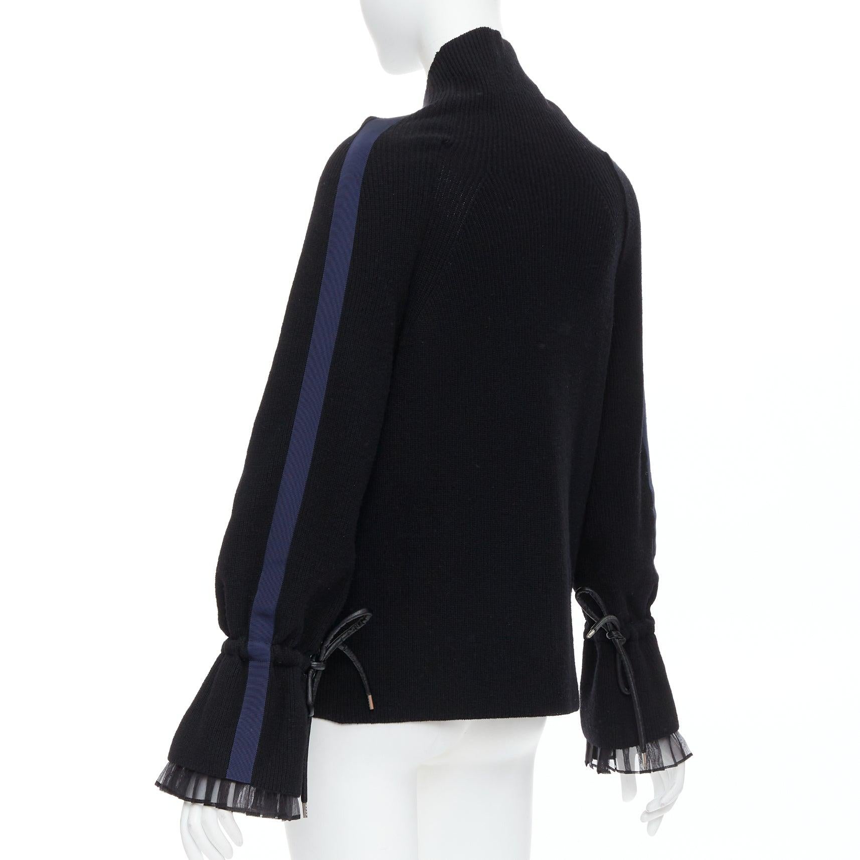 Sacai 2017 top à col roulé en laine mélangée noire et bordée de bleu marine JP1 S en vente 1