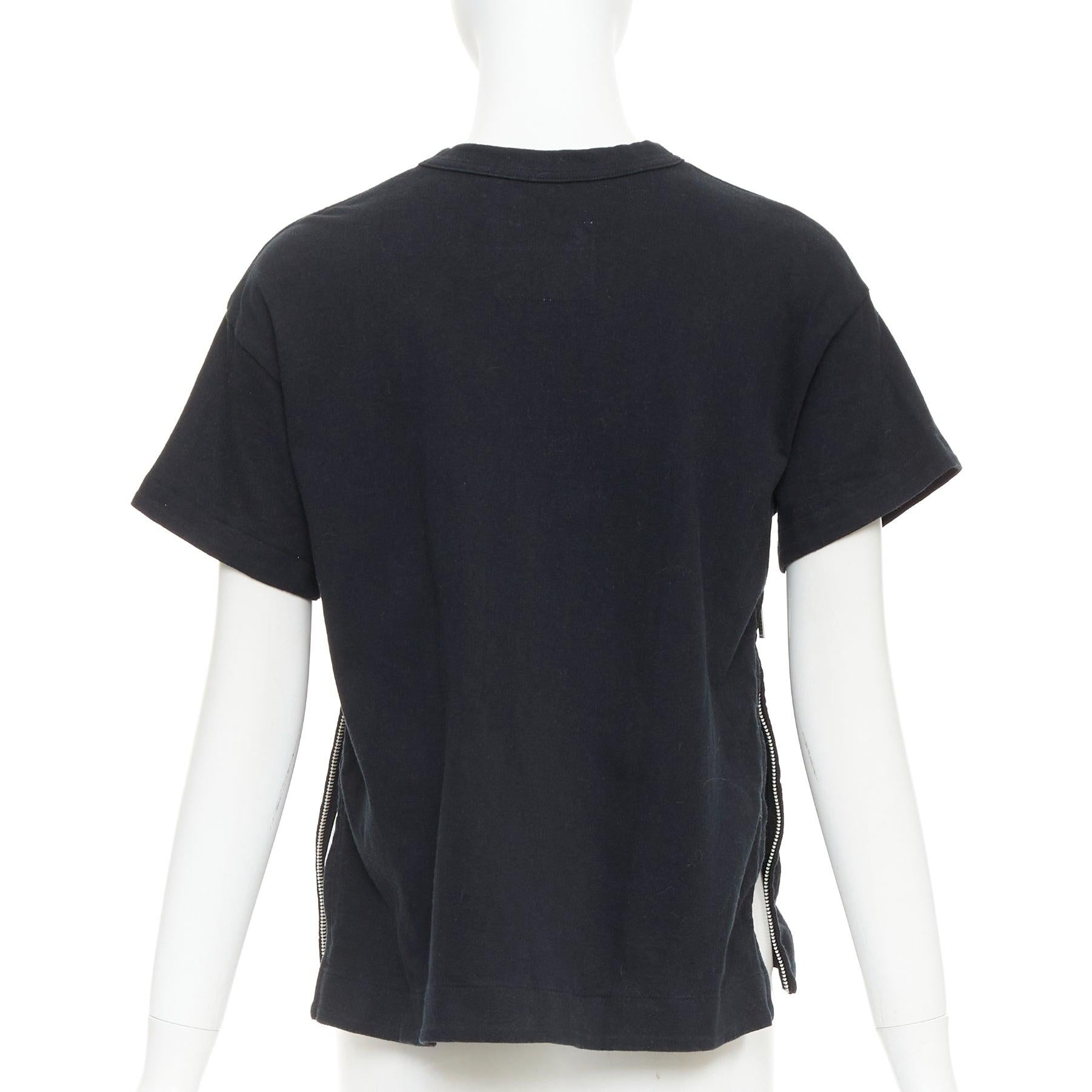 Donna Sacai 2017 Daniel Johnston stampa rana  tshirt con zip laterale in cotone bianco e nero S.S. White in vendita