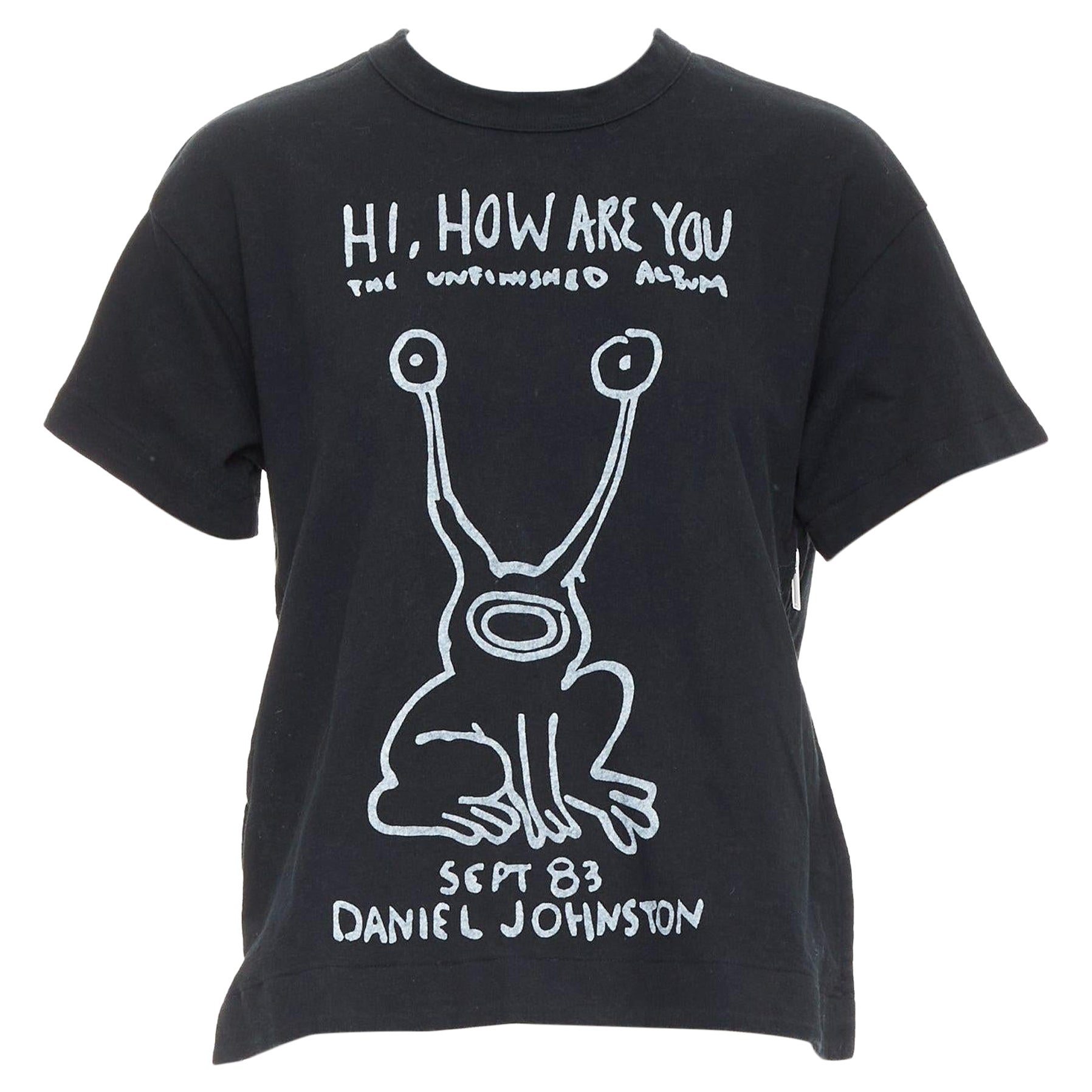 Sacai 2017 Daniel Johnston stampa rana  tshirt con zip laterale in cotone bianco e nero S.S. White in vendita