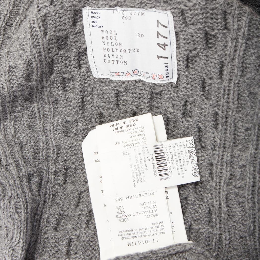SACAI 2017 cardigan en laine grise métallisée à garniture militaire baroque en maille câblée JP1 S en vente 4