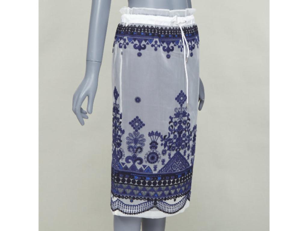 Gris SACAI 2017 white navy blue sheer ethnic embroidery paperbag midi skirt JP1 S en vente