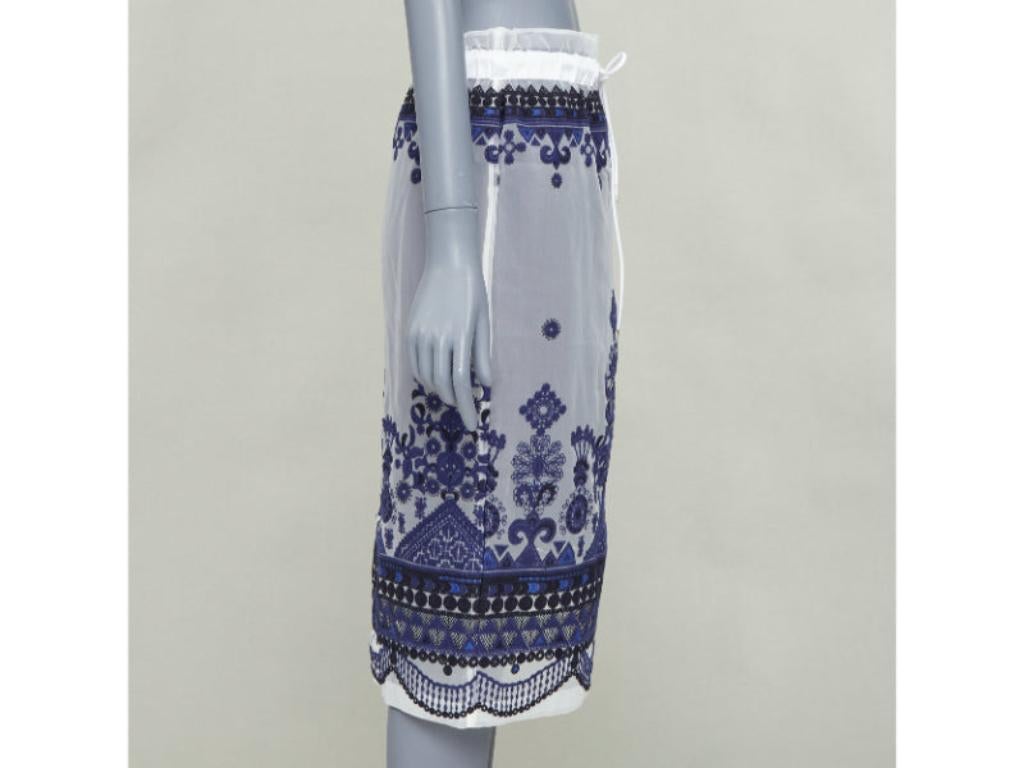 SACAI 2017 white navy blue sheer ethnic embroidery paperbag midi skirt JP1 S Excellent état - En vente à Hong Kong, NT