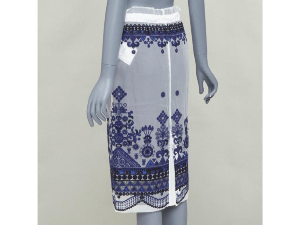 SACAI 2017 white navy blue sheer ethnic embroidery paperbag midi skirt JP1 S en vente 1