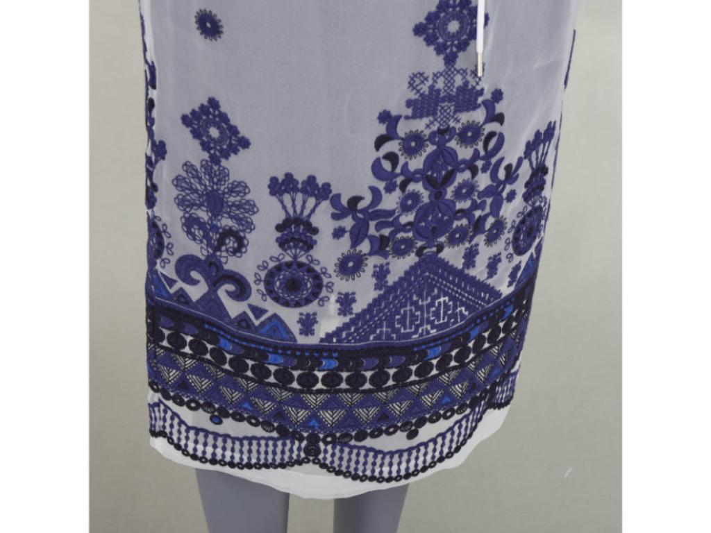 SACAI 2017 white navy blue sheer ethnic embroidery paperbag midi skirt JP1 S en vente 2