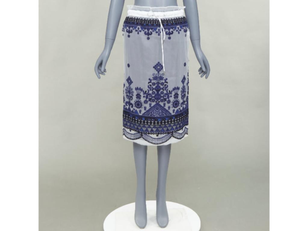 SACAI 2017 white navy blue sheer ethnic embroidery paperbag midi skirt JP1 S en vente 4