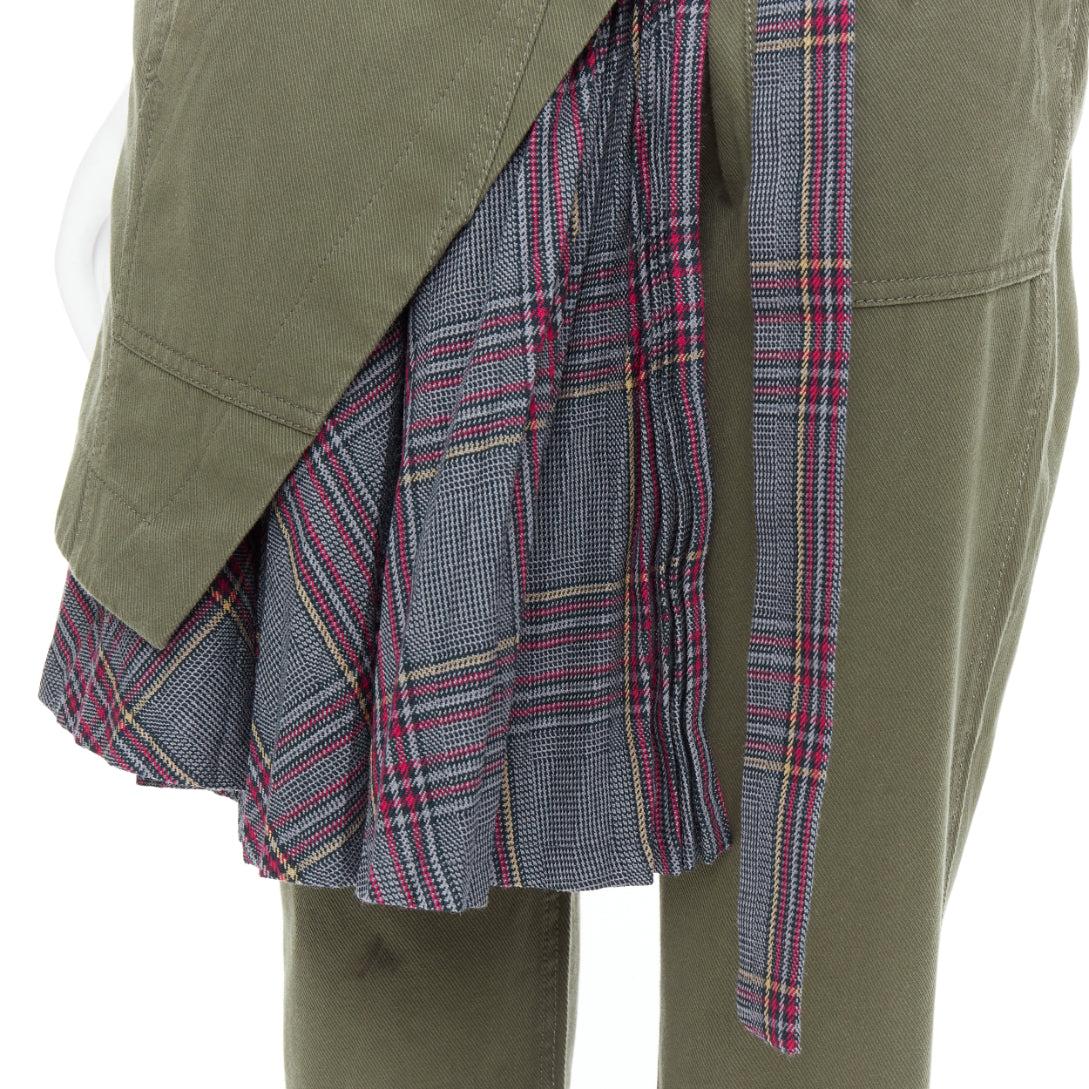 SACAI 2018 - Pantalon kilt à carreaux déconstruits en coton kaki JP2 M en vente 2