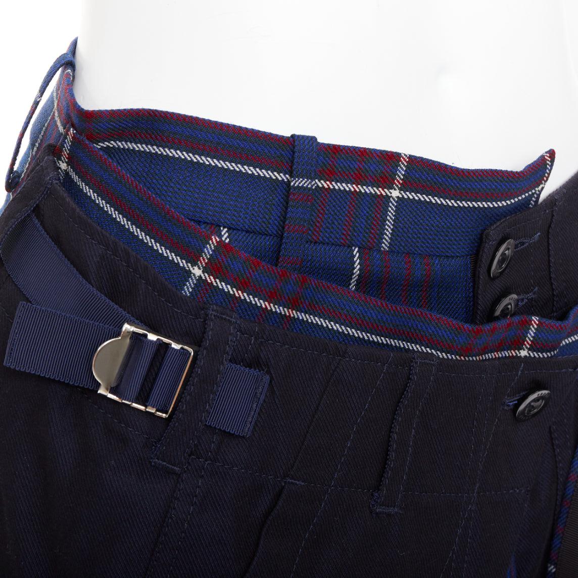 SACAI 2018 navy red cotton wool blend plaid kilt deconstructed cropped pants JP1 S
Reference: LAYU/A00096
Brand: Sacai
Designer: Chitose Abe
Collection: 2018
Material: Cotton, Wool, Blend
Color: Navy, Red
Pattern: Plaid
Closure: Zip Fly
Lining: