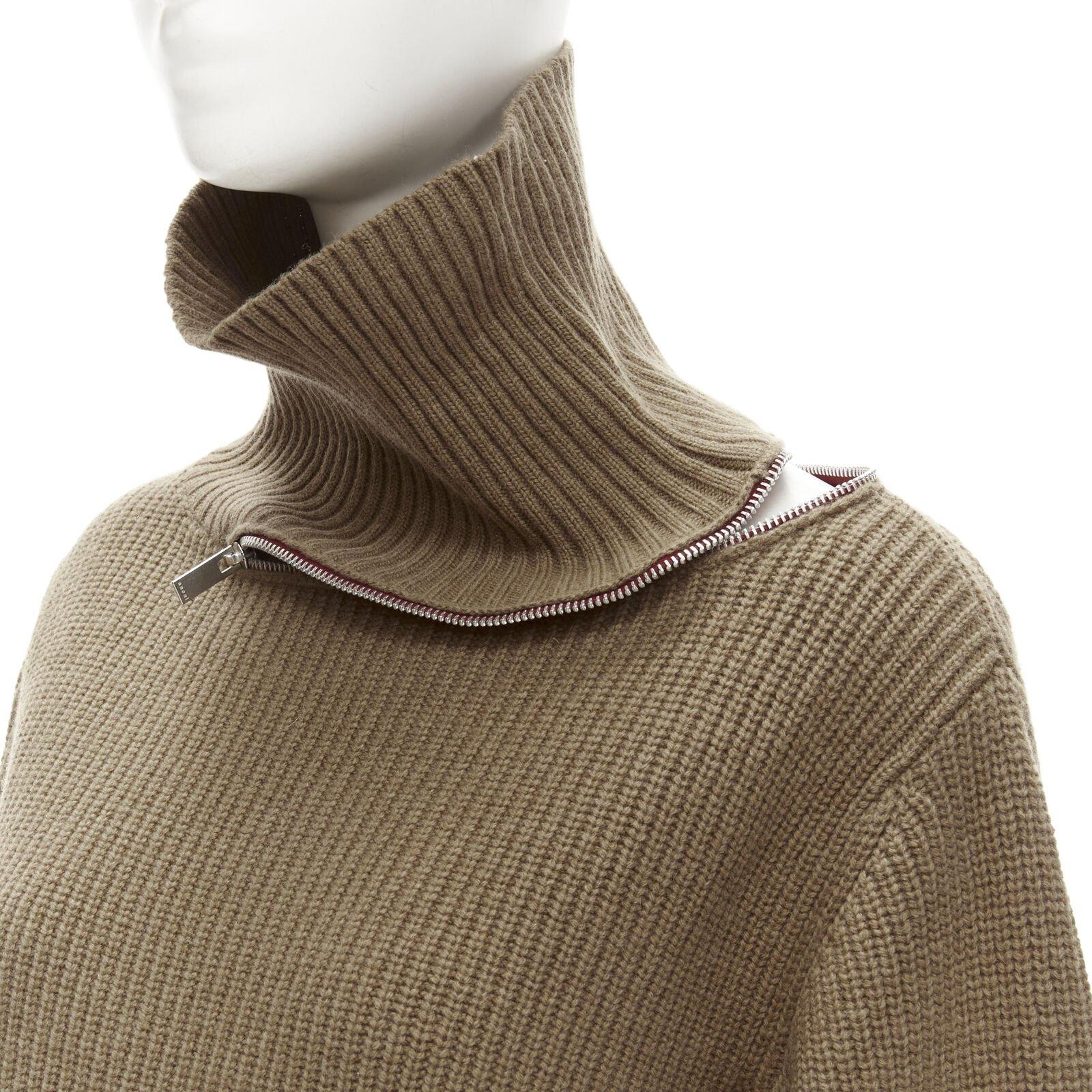 SACAI 2019 100% wool brown zip collar red striped back turtleneck sweater JP1 S
Reference: KNLM/A00087
Brand: Sacai
Designer: Chitose Abe
Collection: 2019
Material: Wool
Color: Brown, Red
Pattern: Solid
Closure: Zip
Extra Details: Logo signed zipped