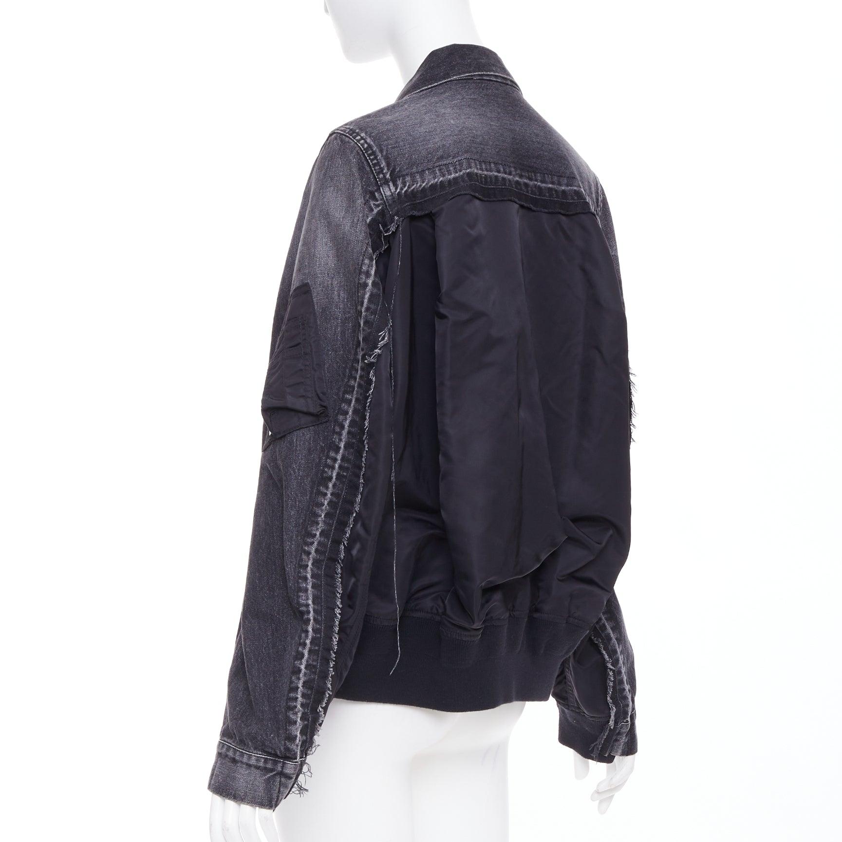 SACAI 2019 gris lavé coton mélangé denim noir nylon hybride veste JP2 M en vente 2
