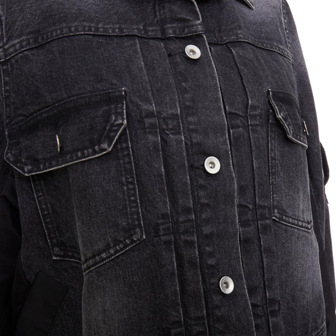 SACAI 2019 gris lavé coton mélangé denim noir nylon hybride veste JP2 M en vente 3