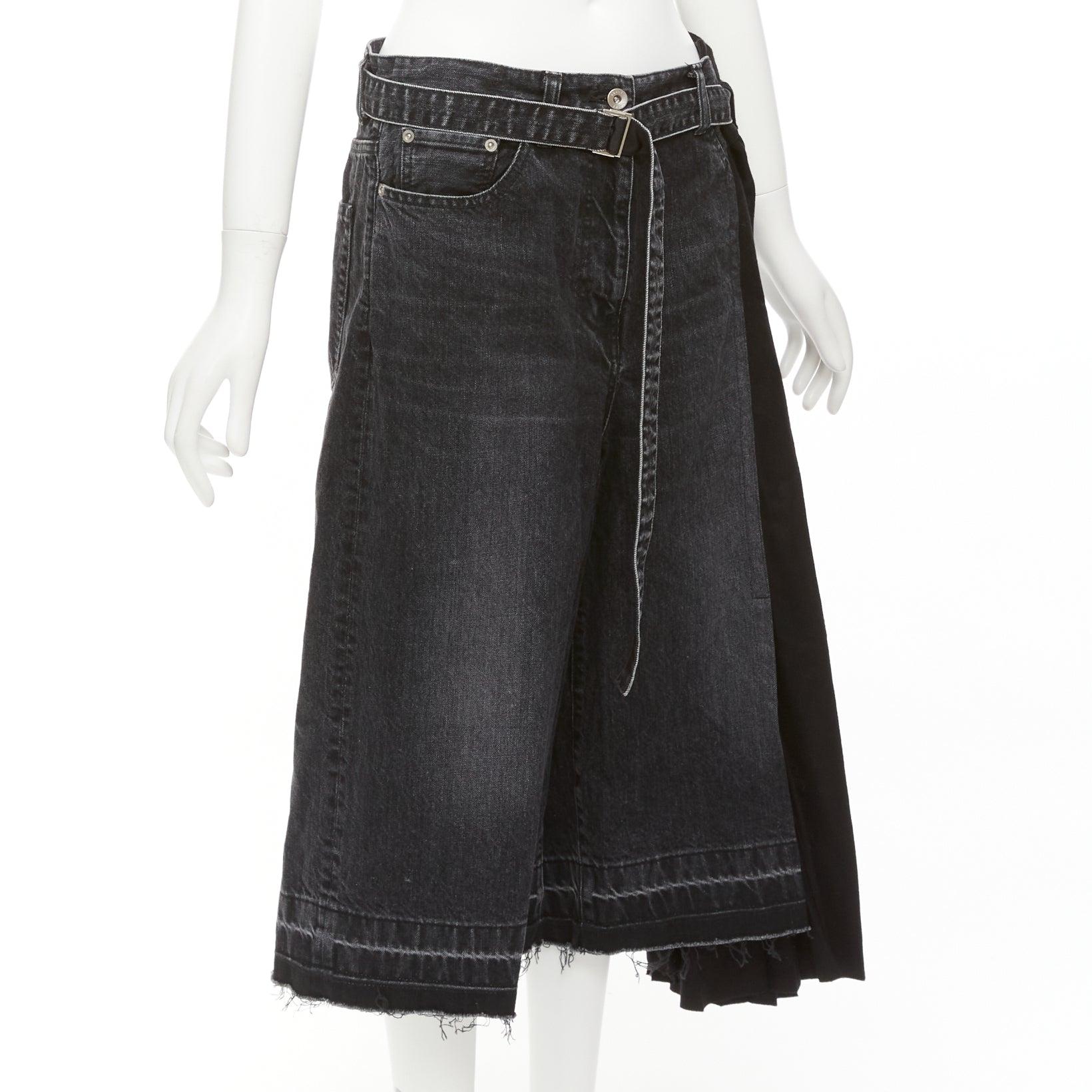 Noir SACAI 2020 short de déconstruction à plis en denim noir en coton, laine et nylon JP3 L en vente