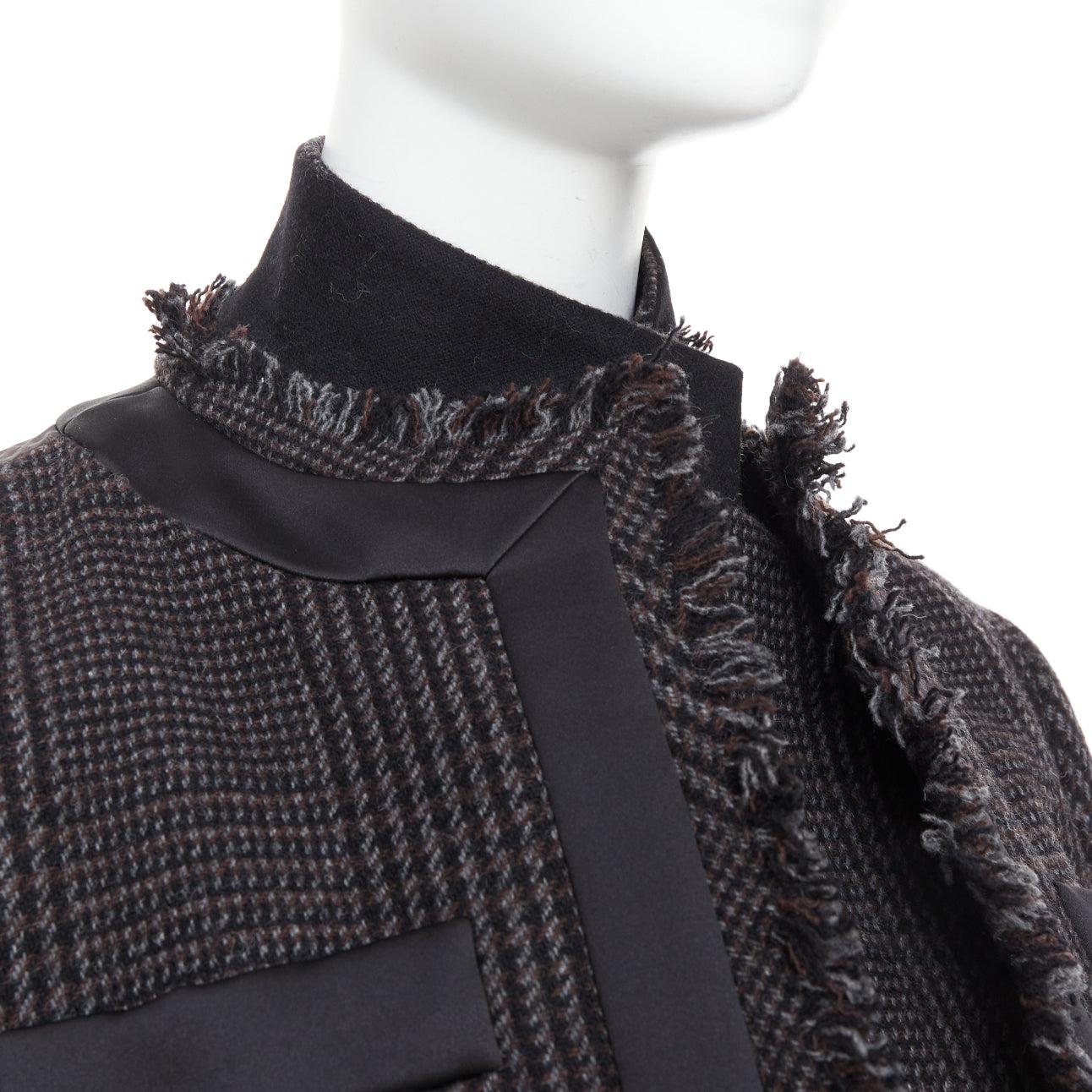 SACAI 2020 Giacca in tweed imbottita in pied-de-poule grigio Glencheck con bordi sfrangiati JP2 I. in vendita 2