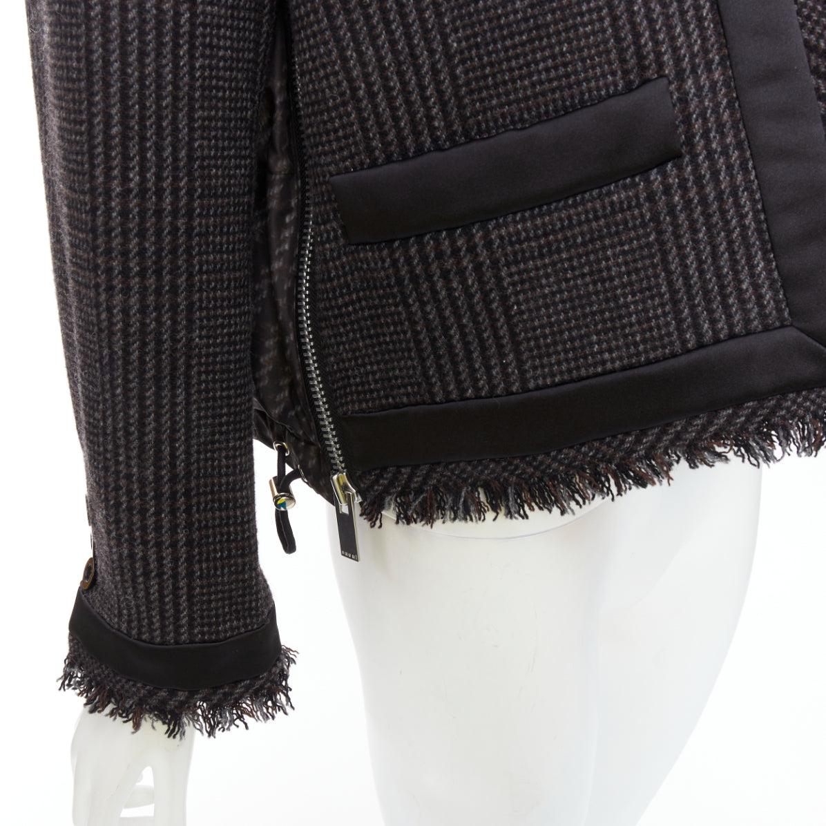 SACAI 2020 Giacca in tweed imbottita in pied-de-poule grigio Glencheck con bordi sfrangiati JP2 I. in vendita 3