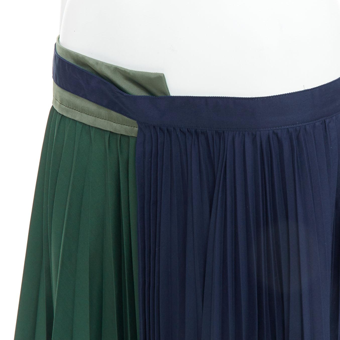 SACAI 2020 green navy nylon trim deconstructed pleated skirt JP3 L For Sale 2