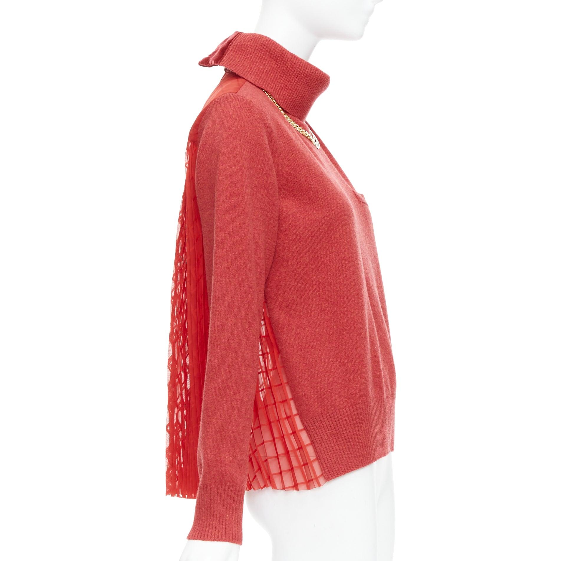 Pull à col roulé SACAI 2020 rouge 100 % laine et chaîne dorée JP3 L Neuf - En vente à Hong Kong, NT