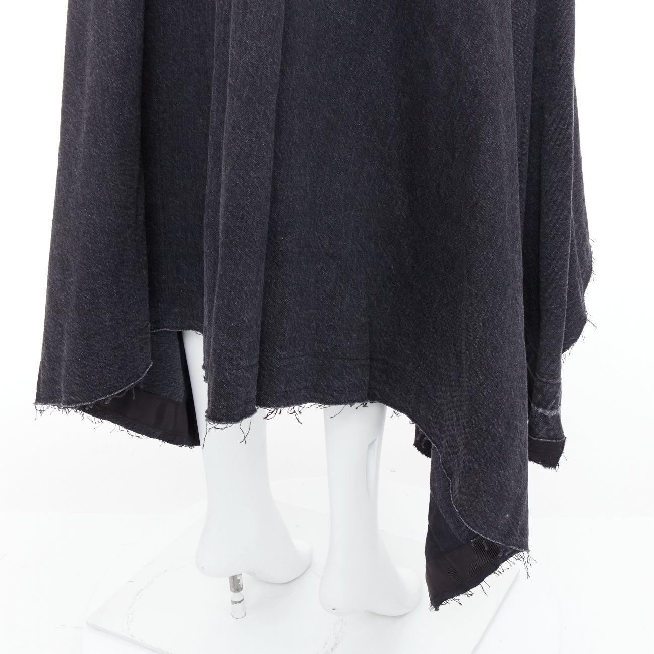 SACAI 2021 grey washed cotton denim asymmetric hi low hem skirt JP4 XL
Reference: KNLM/A00324
Brand: Sacai
Designer: Chitose Abe
Collection: 2021
Material: Cotton
Color: Grey
Pattern: Solid
Closure: Zip Fly
Extra Details: Back pockets.
Made in: