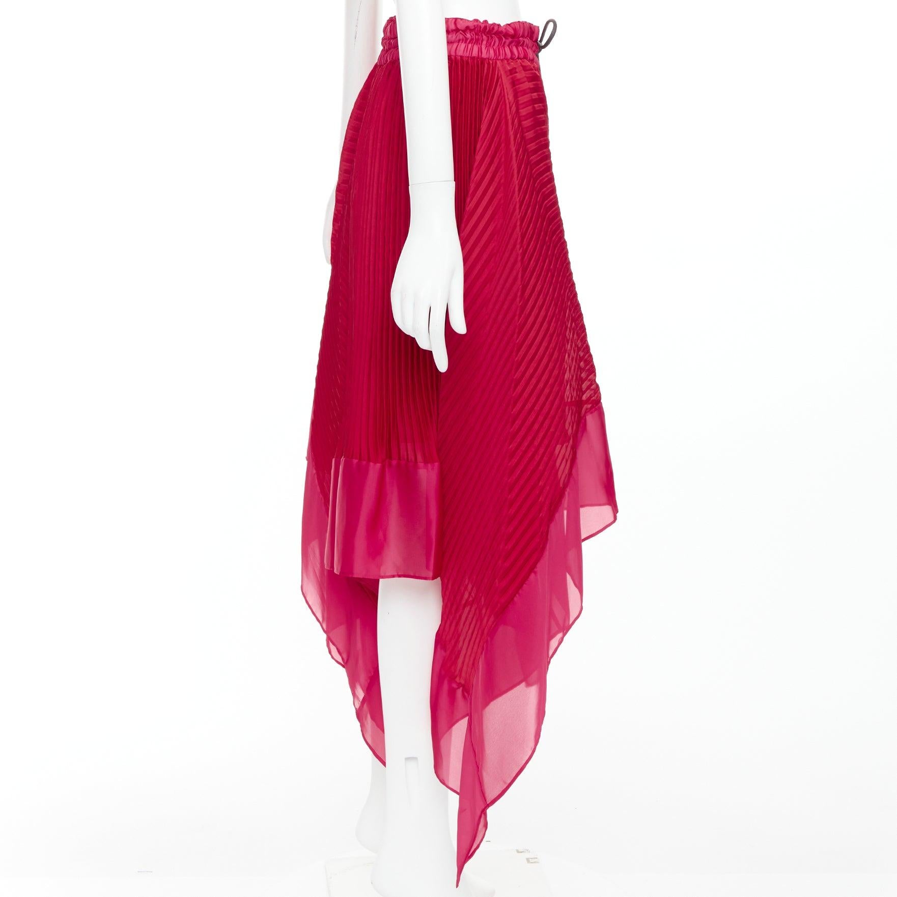 Sacai 2021 gonna a pieghe in raso rosa rosso con coulisse nera JP3 L. In condizioni Nuovo in vendita a Hong Kong, NT