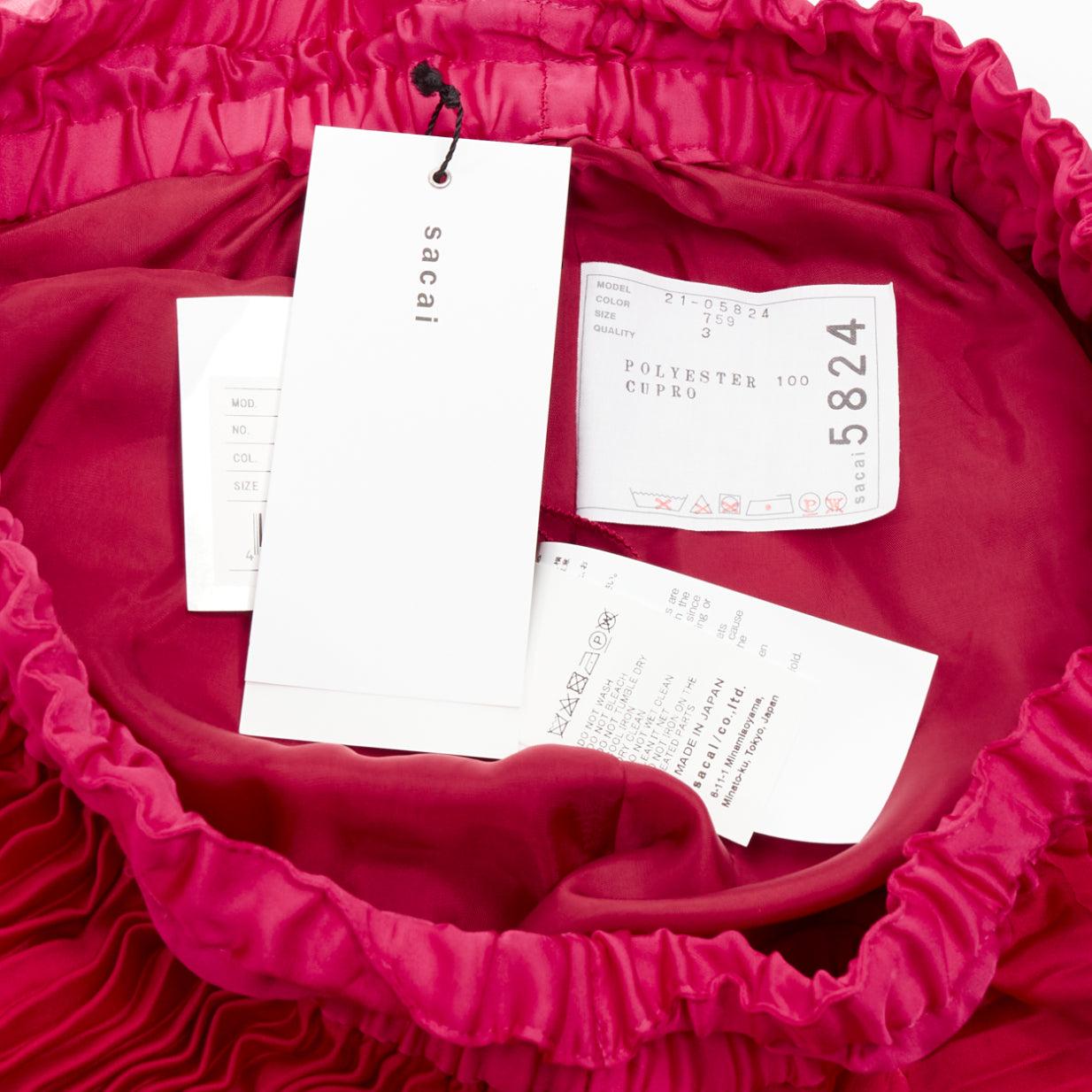 Sacai 2021 gonna a pieghe in raso rosa rosso con coulisse nera JP3 L. in vendita 3