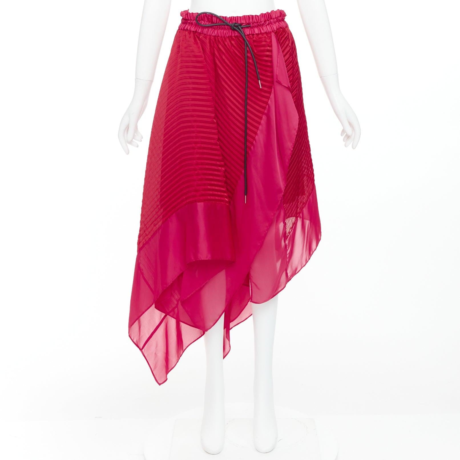 Sacai 2021 gonna a pieghe in raso rosa rosso con coulisse nera JP3 L. in vendita 4