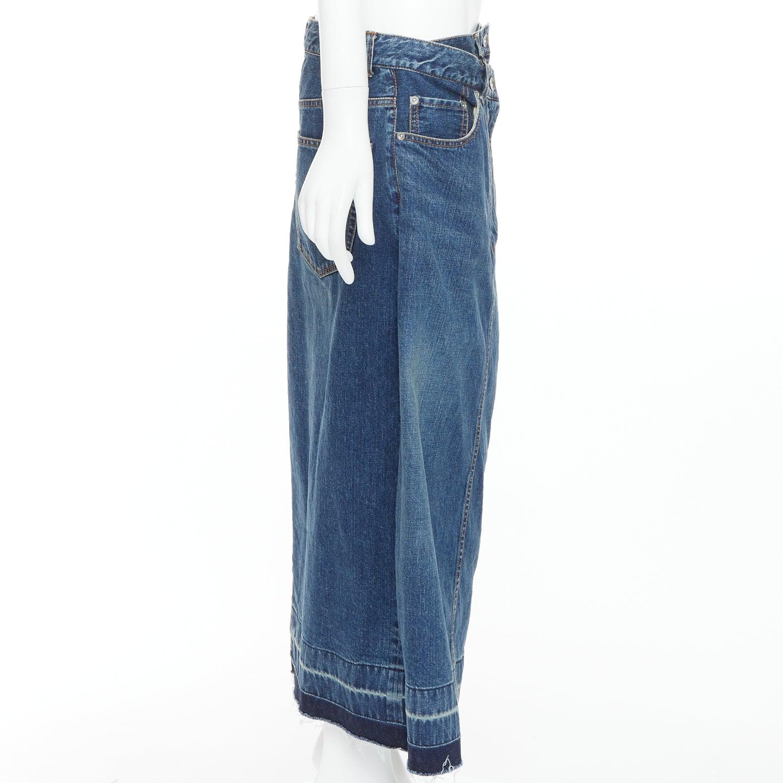 SACAI 2022 Blauer dekonstruierter, sich überlappender, mehrschichtiger Rock aus Denim JP4 XL Damen im Angebot