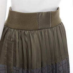 SACAI 2022 Khaki nylongrauer karierter Midirock mit kontrastierendem Faltenanzug JP2 M