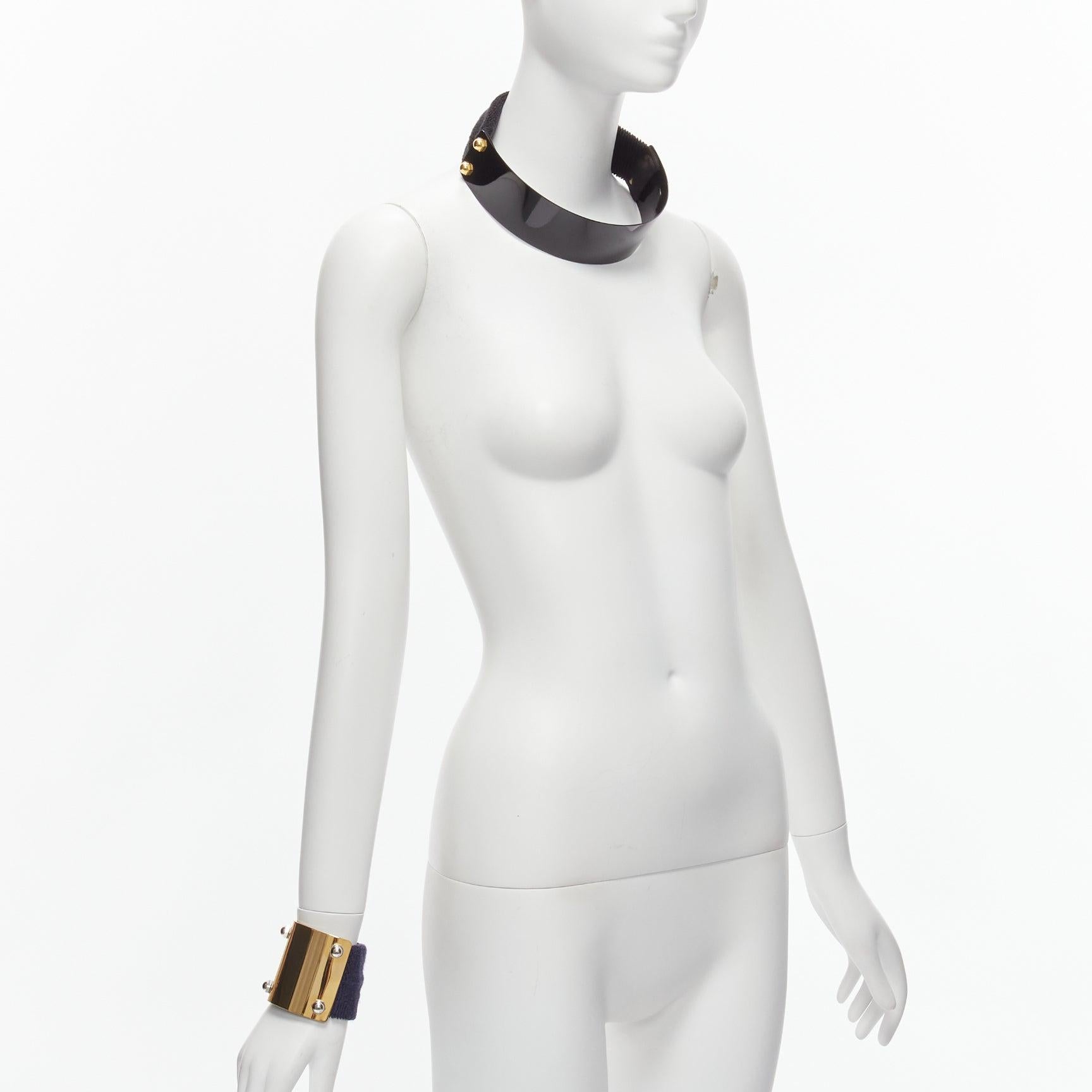 SACAI AMBUSH black gold navy metal studs terrycloth cuff XL choker set
Reference: BSHW/A00136
Brand: Sacai
Collection: Ambush
Material: Metal, Fabric
Color: Gold, Black
Pattern: Solid
Closure: Elasticated
Lining: Black Fabric
Extra Details: Cuff is