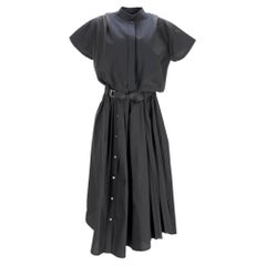 Vestido camisero midi con aberturas y cinturón de Sacai, en poliéster negro
