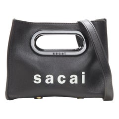 Sacai, borsa micro shopper tote in pelle nera con stampa logo bianca