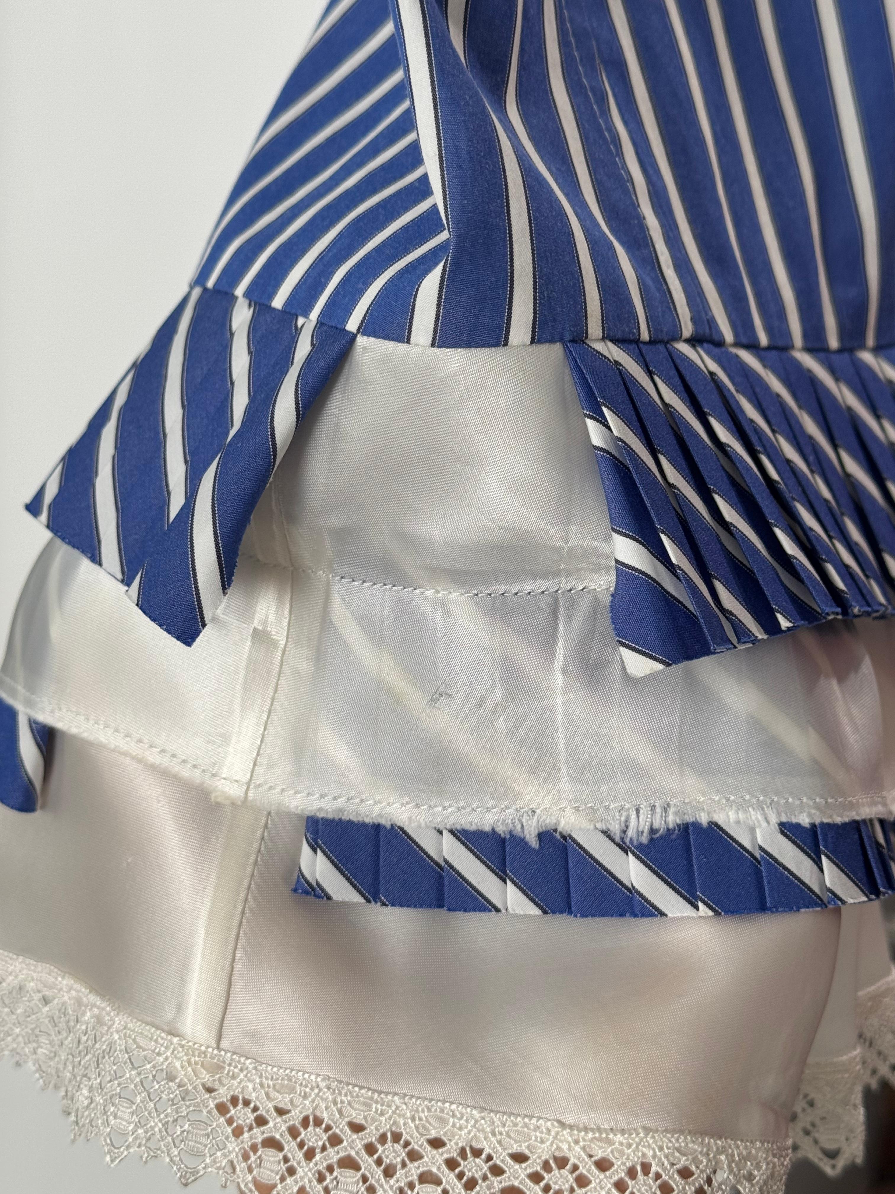 Top con bottoni a righe bianche e blu di Sacai in vendita 6