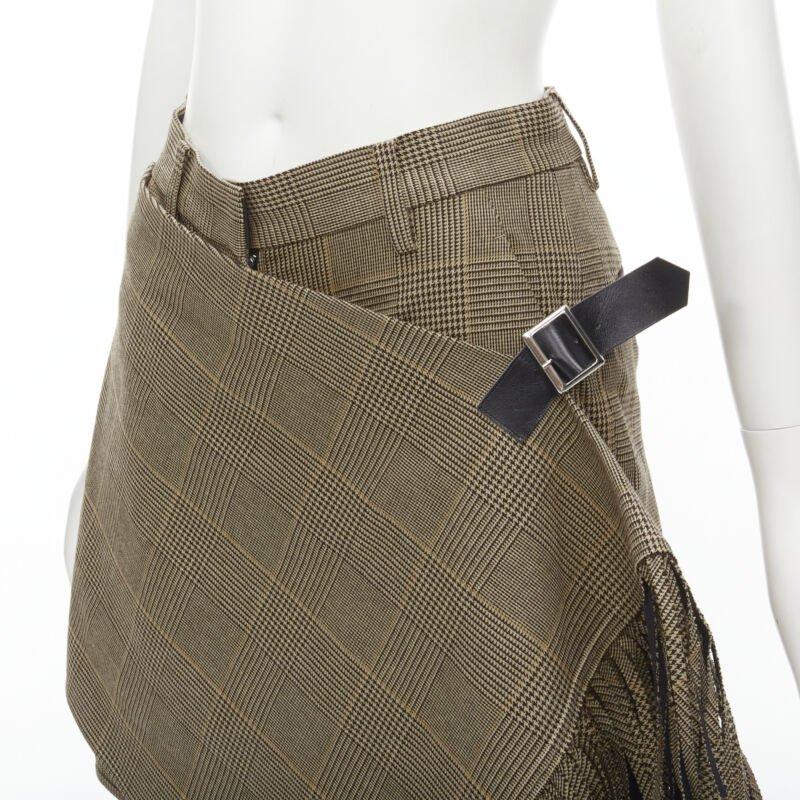 SACAI brown herringbone check fringe wrap front buckle shorts JP1 S
Reference: ANWU/A00442
Brand: Sacai
Designer: Chitose Abe
Material: Feels like cotton
Color: Brown
Pattern: Checkered
Closure: Zip
Extra Details: Concealed zip fly. Wrap fringe sash
