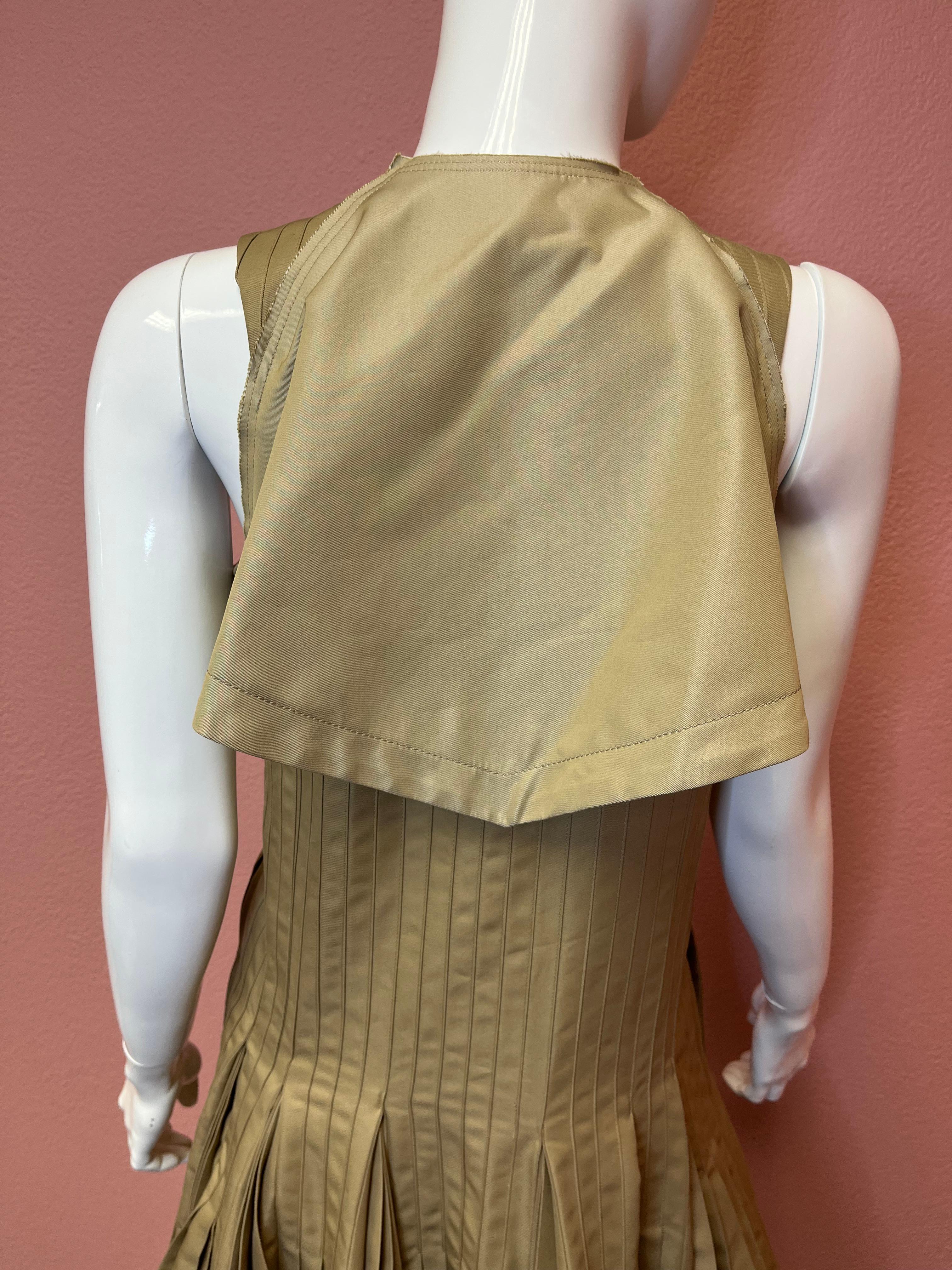 Sacai, robe de jour sans manches à taille tombante de couleur camel SS 23 en vente 4