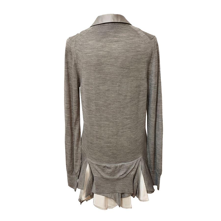Wool (70%), silk (20%) and cashmere Grey color Button closure Maximum length cm 70 (27,5 inches) Japanese size 3 - M/L