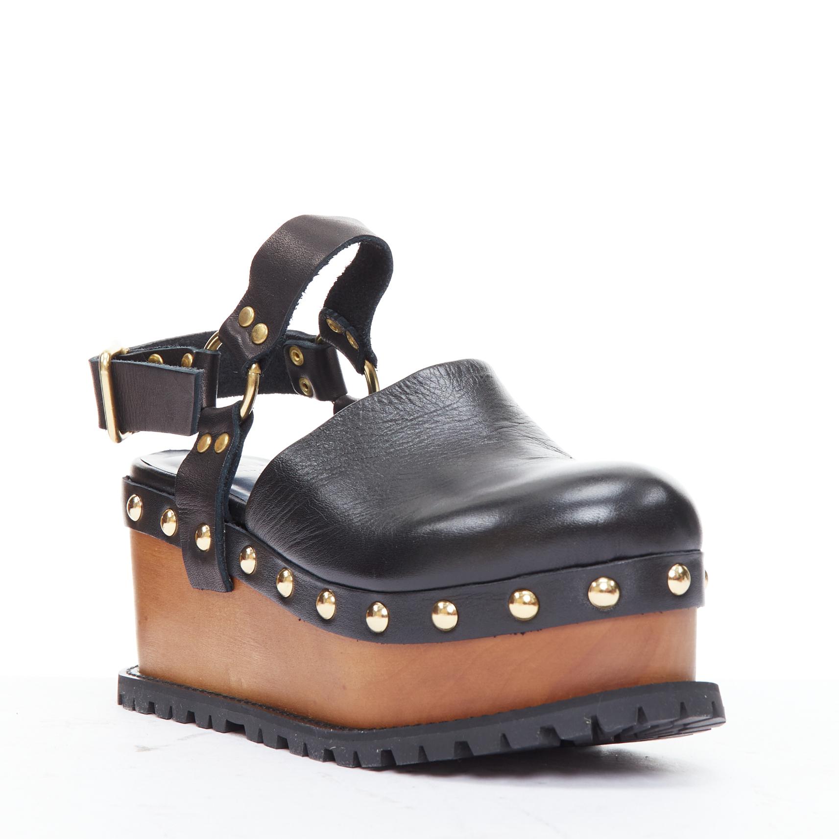 SACAI Clog black leather gold studs wooden platform shoes EU37
Reference: ECLO/A00087
Brand: Sacai
Designer: Chitose Abe
Model: Clog
Material: Leather, Wood
Color: Black, Brown
Pattern: Solid
Closure: Ankle Strap
Lining: Black