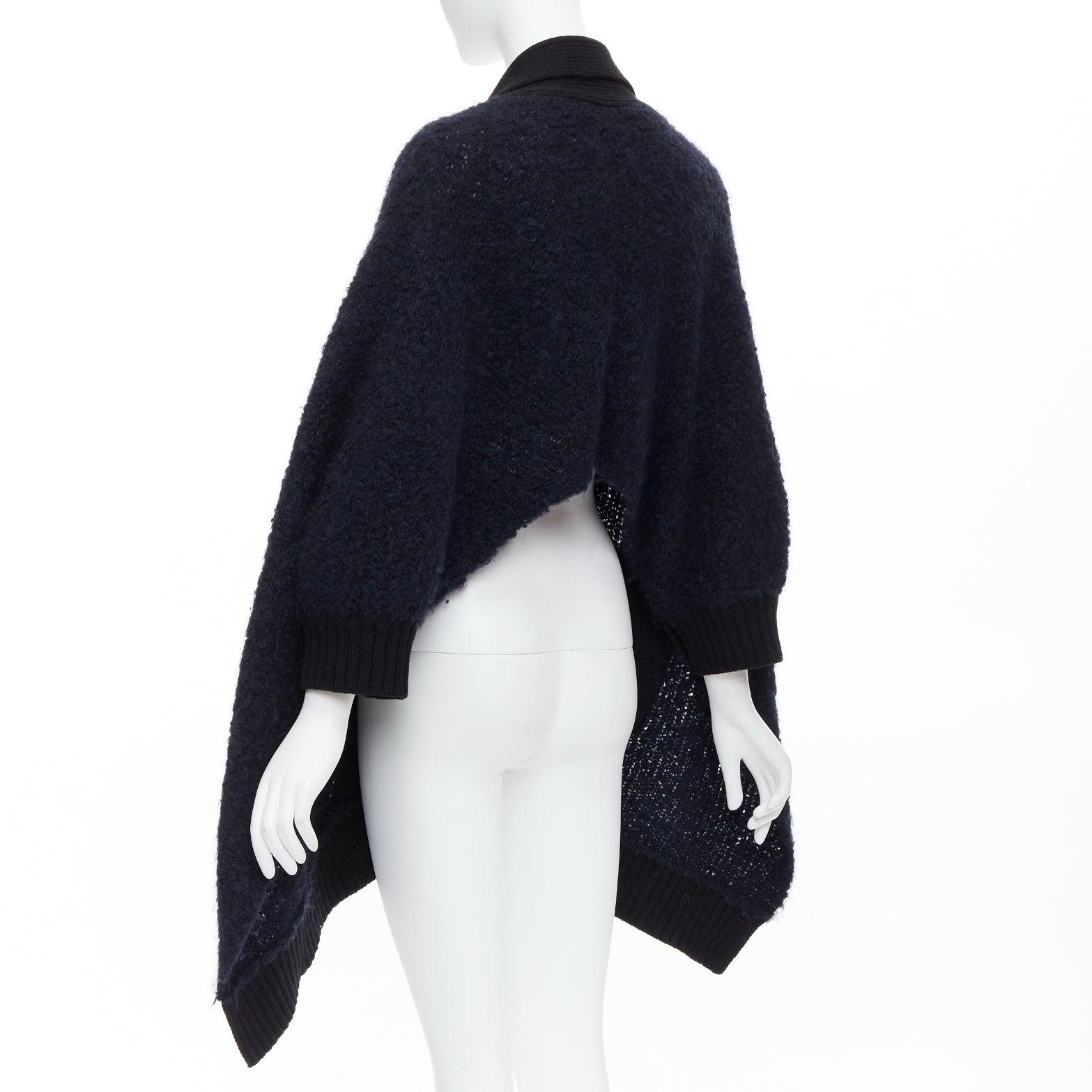 SACAI LUCK black navy wool alpaca blend pocketed high low cardigan JP1 S
Reference: LAYU/A00013
Brand: Sacai
Designer: Chitose Abe
Collection: Luck
Material: Wool, Alpaca, Blend
Color: Black, Navy
Pattern: Solid
Lining: Navy Fabric
Extra Details: