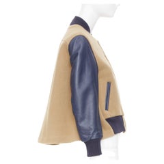 SACAI LUCK – Casual-Bomberjacke im College-Stil mit ausgestelltem Schnitt, aus Kamelwolle und Leder, Modell JP1