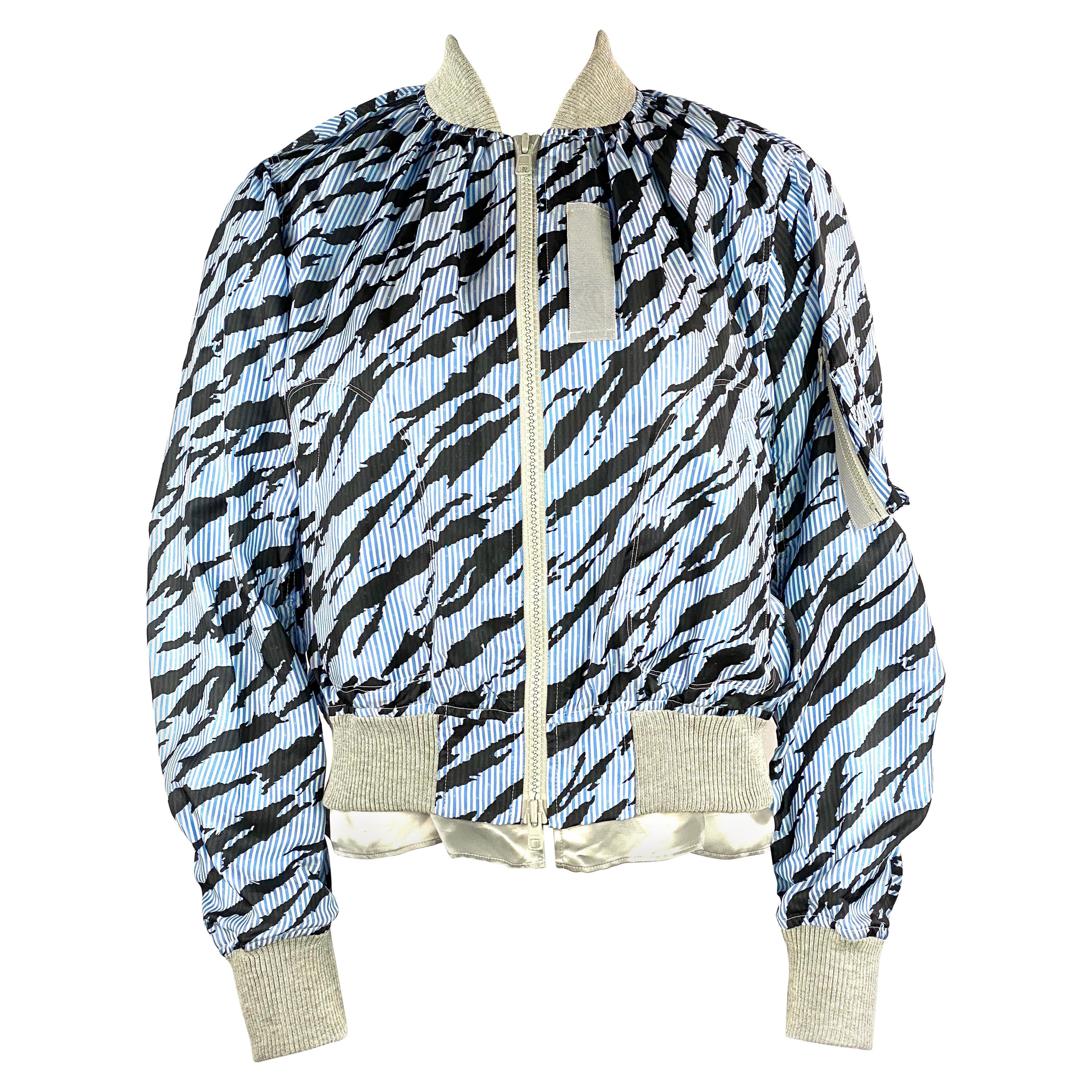 Sacai Luck Hellblaue gestreifte Bomberjacke aus Zebra, Größe 2 im Angebot