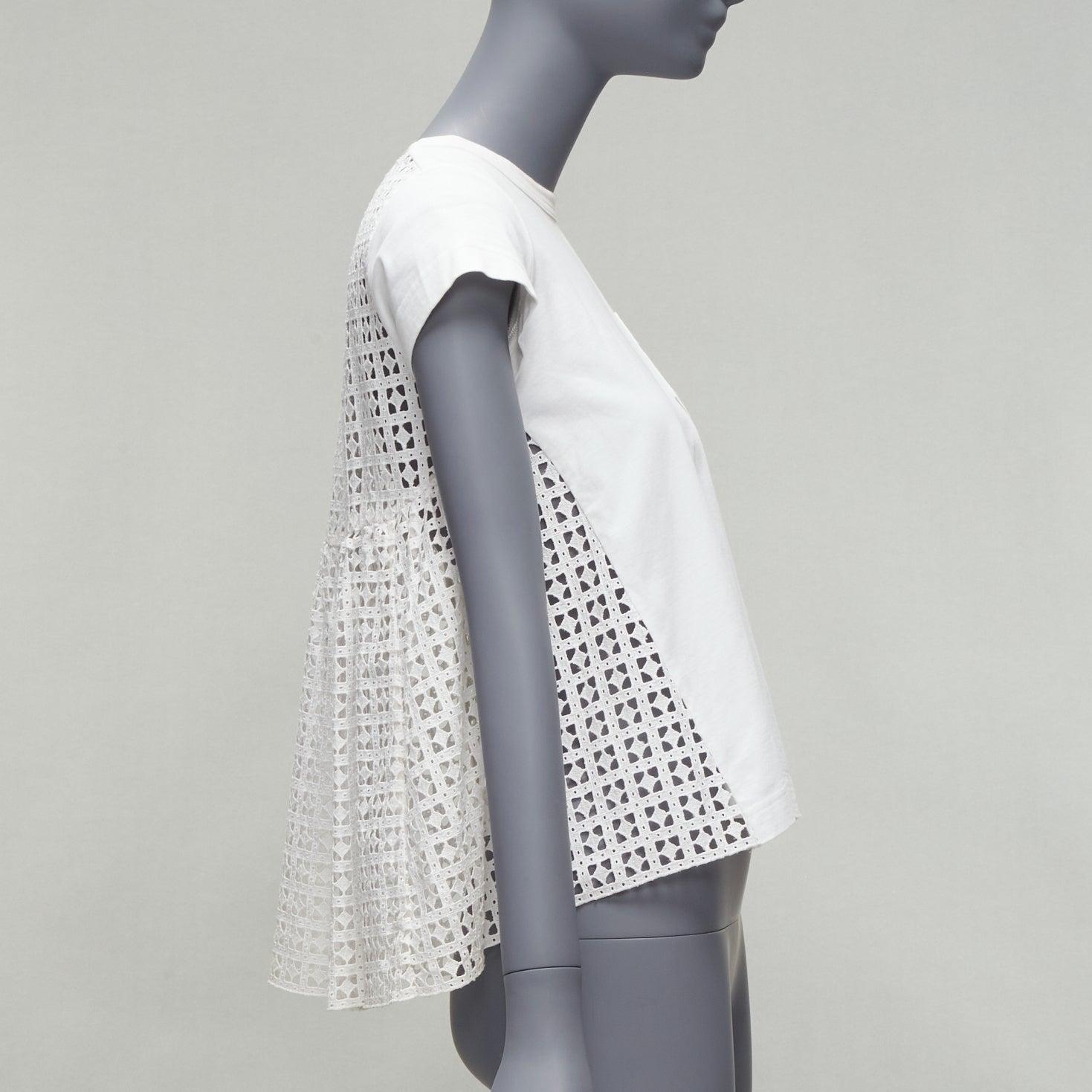 SACAI LUCK blusa babydoll de manga corta con ojales blancos JP1 S
Referencia: LNKO/A02174
Marca: Sacai
Diseñadora: Chitose Abe
Colección: Sacai Luck
Material: Algodón
Color: Blanco
Patrón: Sólido
Cierre: Pull On
Detalles adicionales: Picardías de