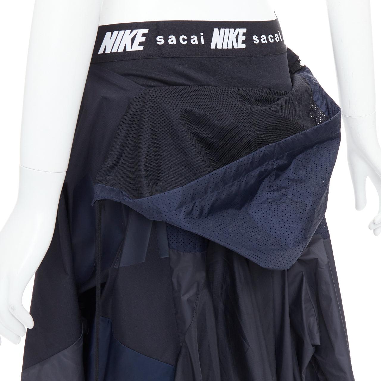 SACAI NIKE black navy nylon deconstructed windbreaker patchwork skirt S
Reference: LAYU/A00062
Brand: Sacai
Designer: Chitose Abe
Collection: Nike
Material: Polyester
Color: Black, Navy
Pattern: Solid
Closure: Zip
Lining: Black Fabric
Extra Details: