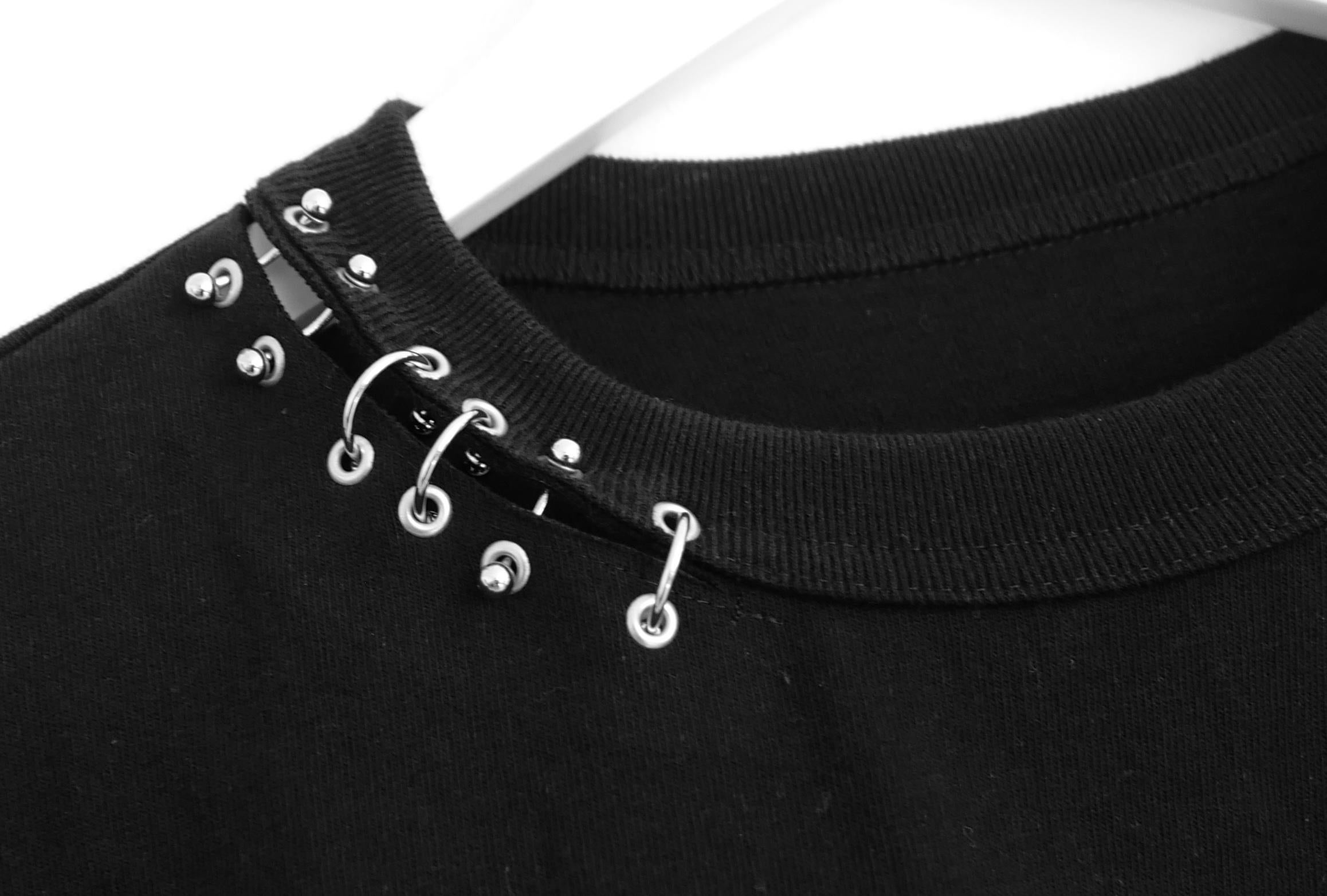 Nero Maglietta Sacai Piercing Top in vendita